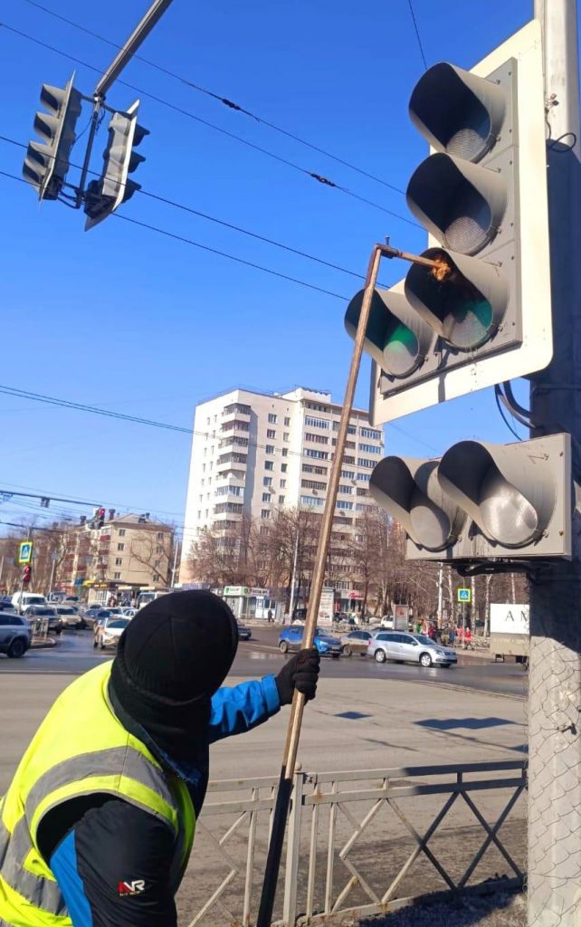 «Уфагорсвет» планирует помыть более 4 тыс. светофоров в Уфе "Уфагорсвет" планирует помыть более 4 тыс. светофоров в Уфе