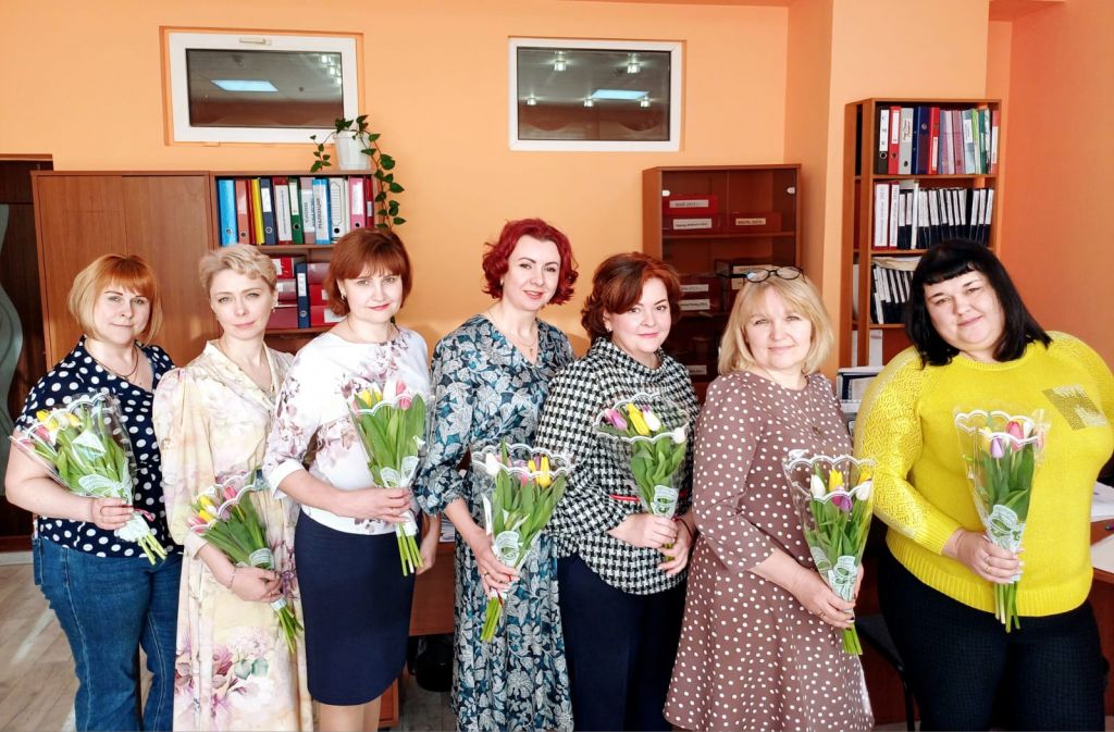 Всем сотрудницам «Уфагорсвет» премия и букет к 8 Марта! Всем сотрудницам «Уфагорсвет» премия и букет к 8 Марта!