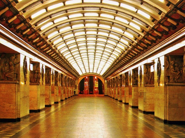Петербургский метрополитен перейдет на светодиодное освещение в 2015 году Петербургский метрополитен перейдет на светодиодное освещение в 2015 году