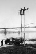 Монтаж освещения на набережной реки Белой - 60-е годы прошлого века